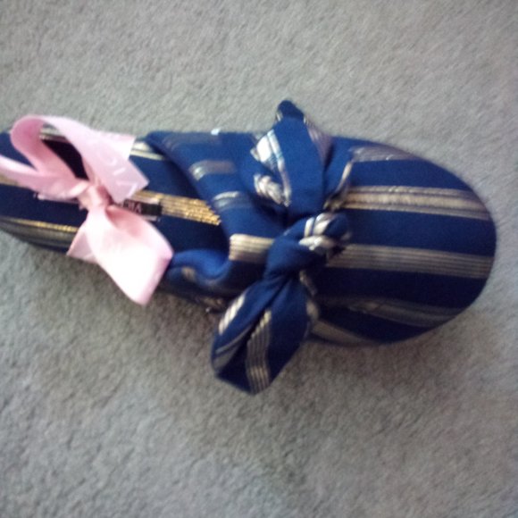 Victorias Secret slippers NWT sz. small navy and gold lurex - Picture 4 of 5